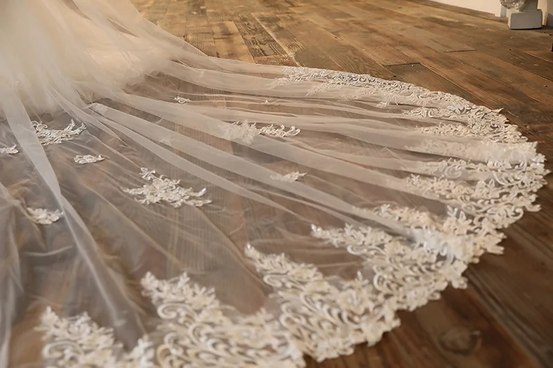 Женская двухслойная фата из тюля с кружевной аппликацией и блестками | Свадьбы