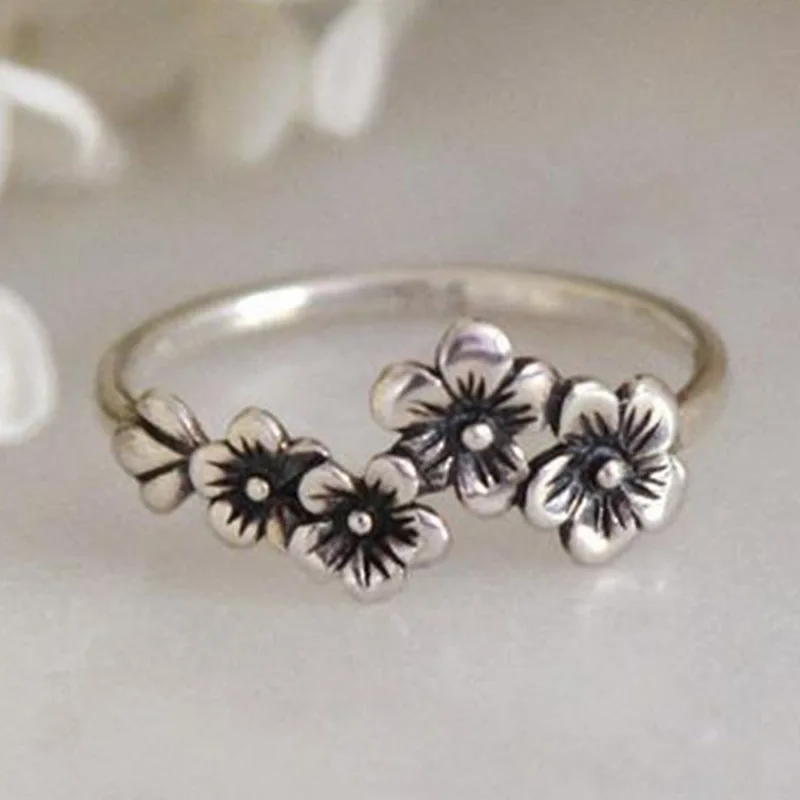 

Vintage Butterfly Daisy Flower Ring For Women Gothic Angel Wings Sunflower Cat Retro Rings Girl Party Wedding Engagement Jewelry