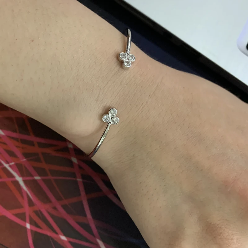 Женский браслет серебристого цвета с фианитами простой Регулируемый дизайн