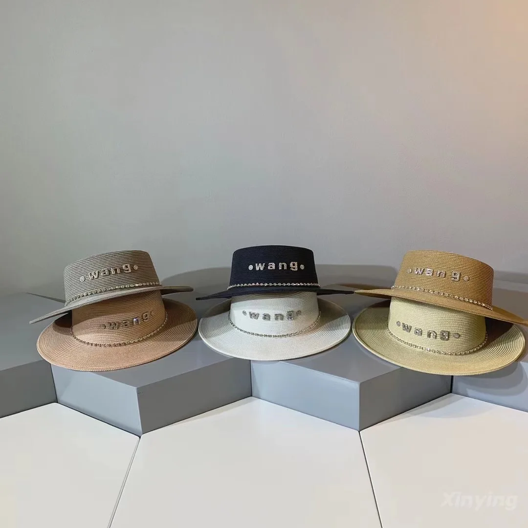 

2021 Luxury Famous Brand Sunhats British Retro Fashion Edition Flat-roofed Straw Hat Be Fired with Diamond For Men And Women