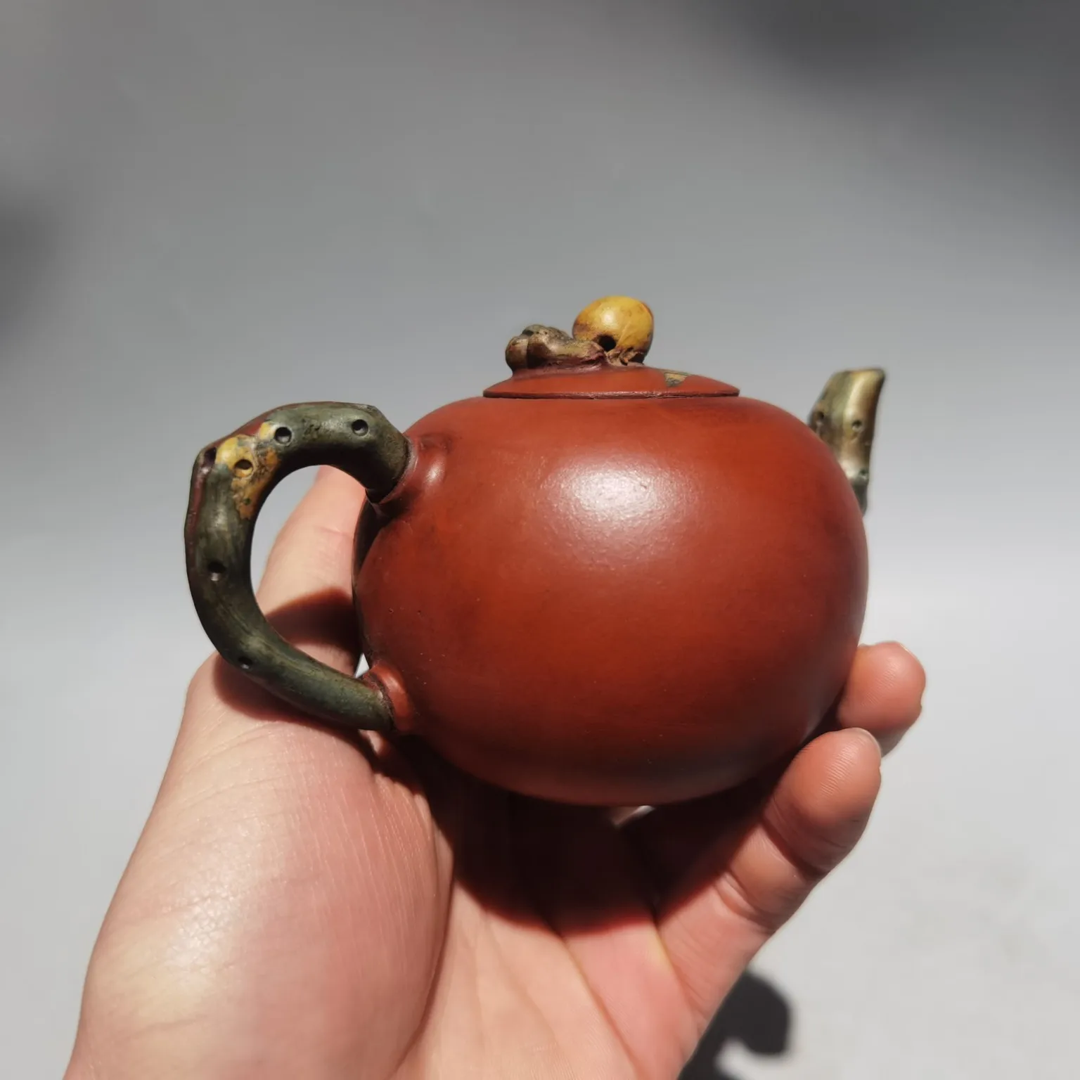 Керамика китайская Исин-цзыша 5 дюймов резной вручную чайник Xiaoshou с персиком