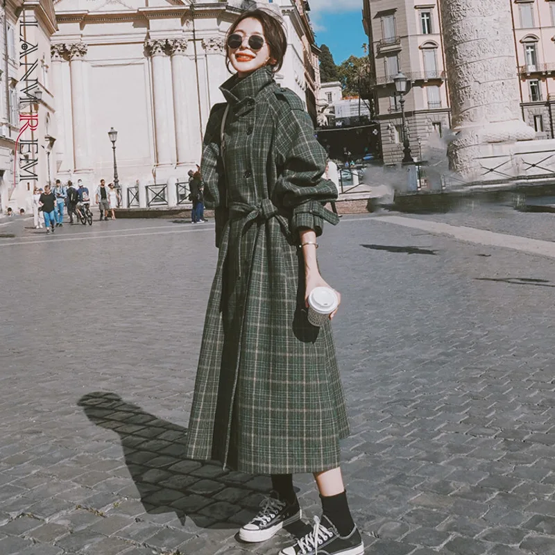 Женское шерстяное пальто LANMREM зеленое клетчатое длинное однобортное в винтажном