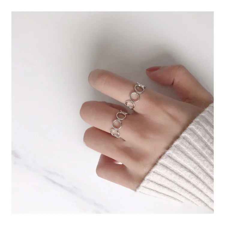 Женское кольцо серебряного цвета с круглой цепочкой|Обручальные кольца| |
