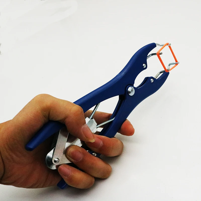 Плоскогубцы и резиновое кольцо для кастрации ветеринарного оборудования