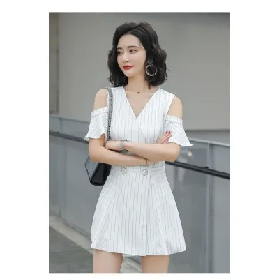 Женский костюм с шортами и двойным рядом пуговиц в полоску | Женская одежда