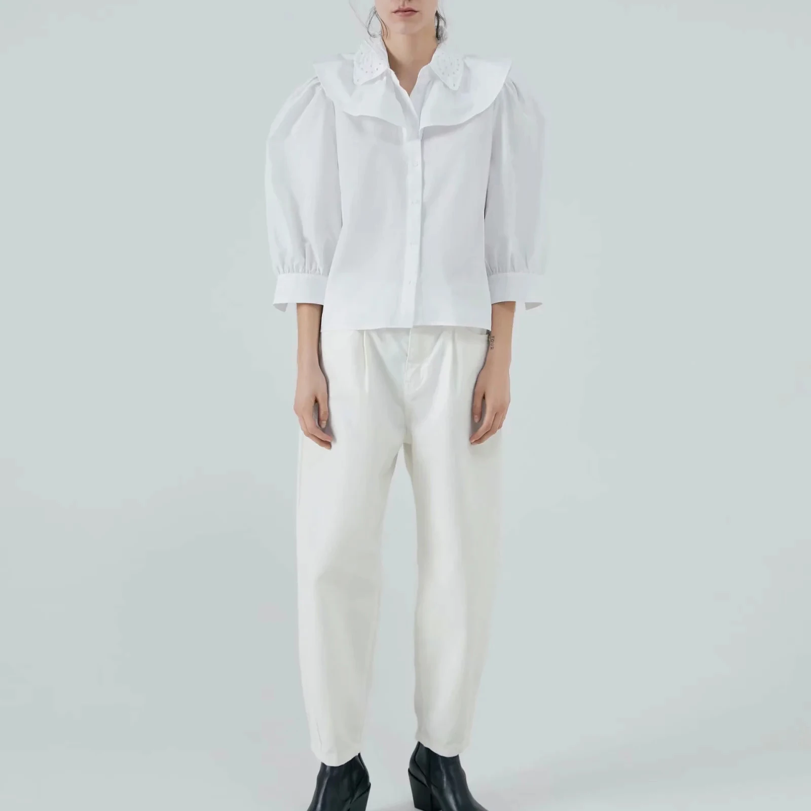 Рубашка женская белая с вышивкой и ушками| |