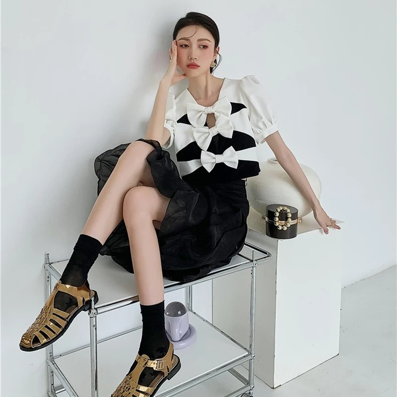

Korejepo Women Shirt 2021 Summer Sweet Chic Black and White Contrast Three-dimensional Bow Short Puff Sleeve Shirt Female Tops