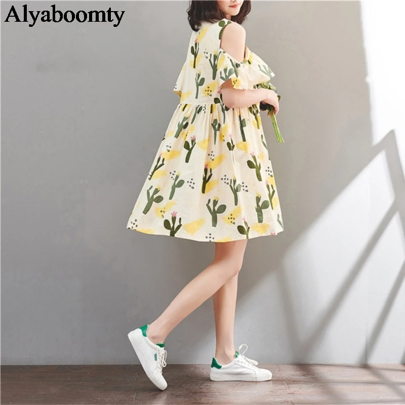 Женское милое платье на лето симпатичное с открытыми плечами и цветочным принтом