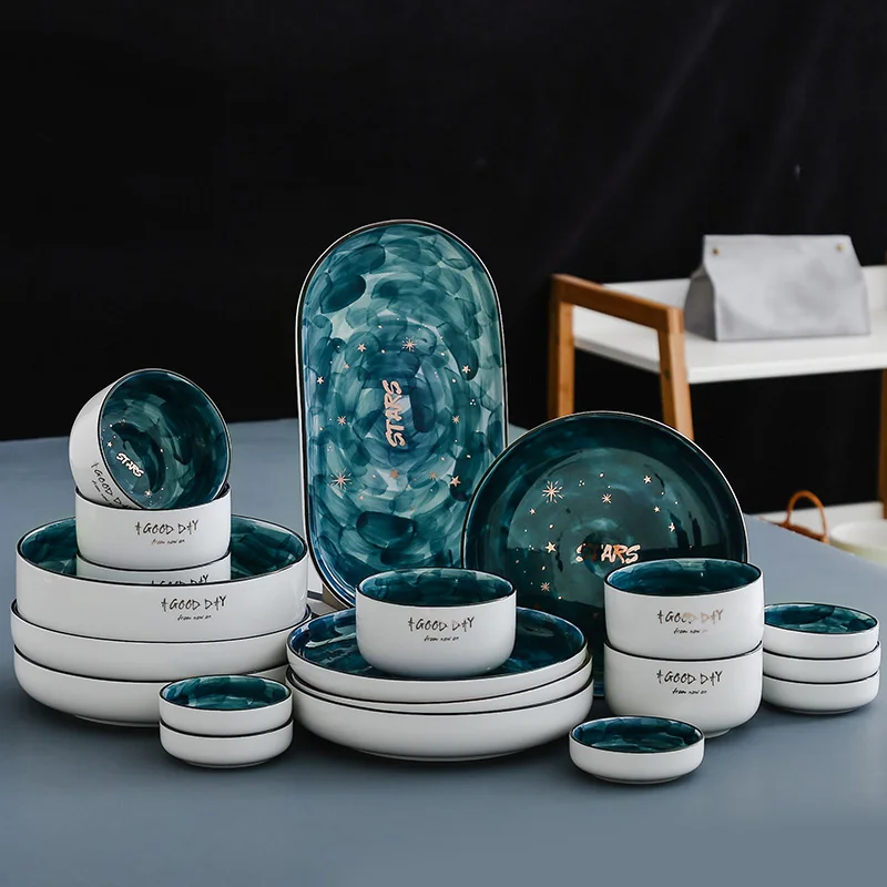 Фарфоровая керамическая тарелка с зелеными звездами и золотой инкрустацией для