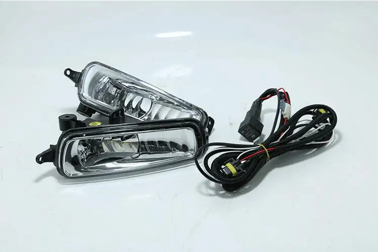 

eOsuns halogen fog lamp front bumper light +fog lamp cover for Ford focus 2015-2018