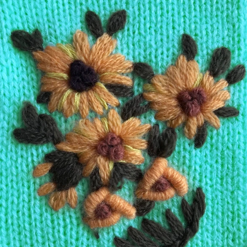 

Women Color Block Knitted Fingerless Gloves Sweet Daisy Floral Handmade Embroidery Thumbhole Texting Mittens Arm Warmers