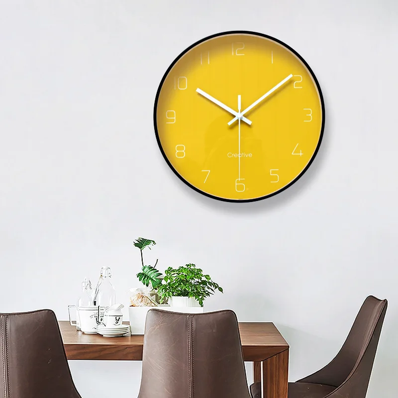 Простые современные настенные часы бесшумные желтые в скандинавском стиле для