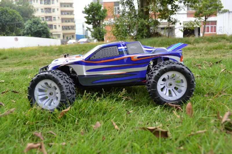 Радиоуправляемый грузовик RH1001 масштаб 1:10 Nitro Gas Power Hobby внедорожник