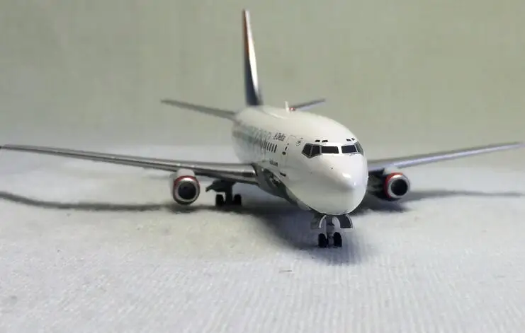 

rare Special Offer 1:200 737-200 N320DL USA Alloy Aircraft Model Collection Model