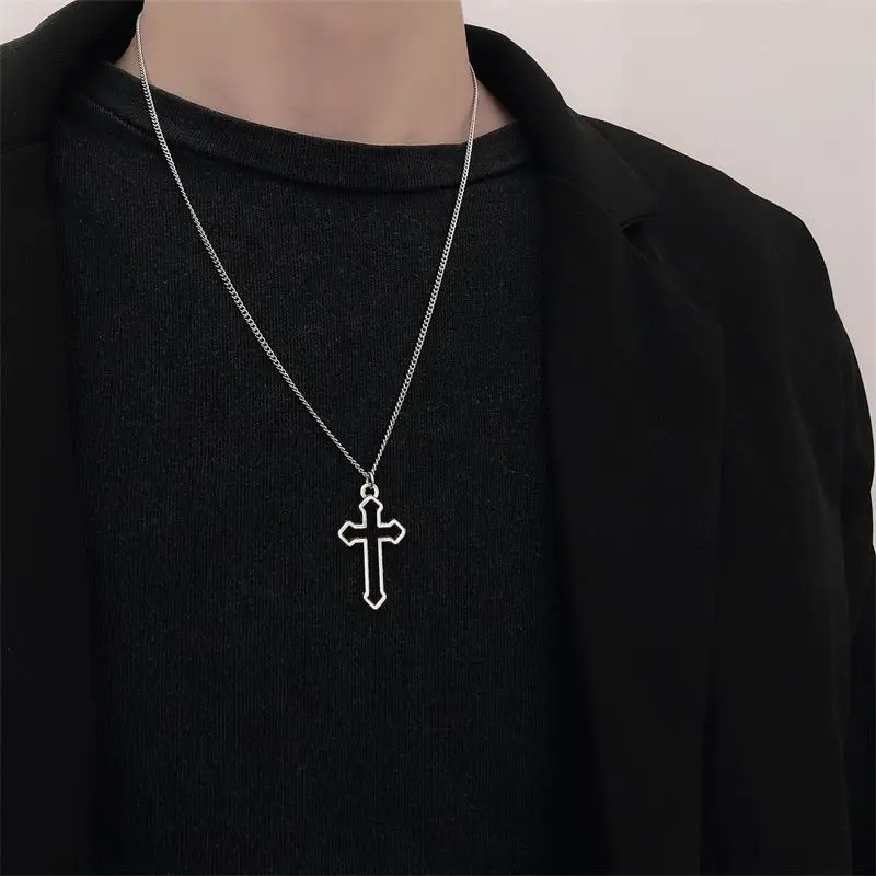 

Женская цепочка до ключицы в стиле хип-хоп