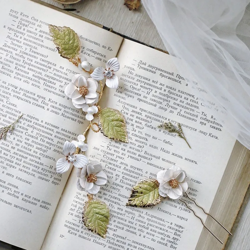 Заколка для волос женская с цветами и зелеными листьями ручная роспись