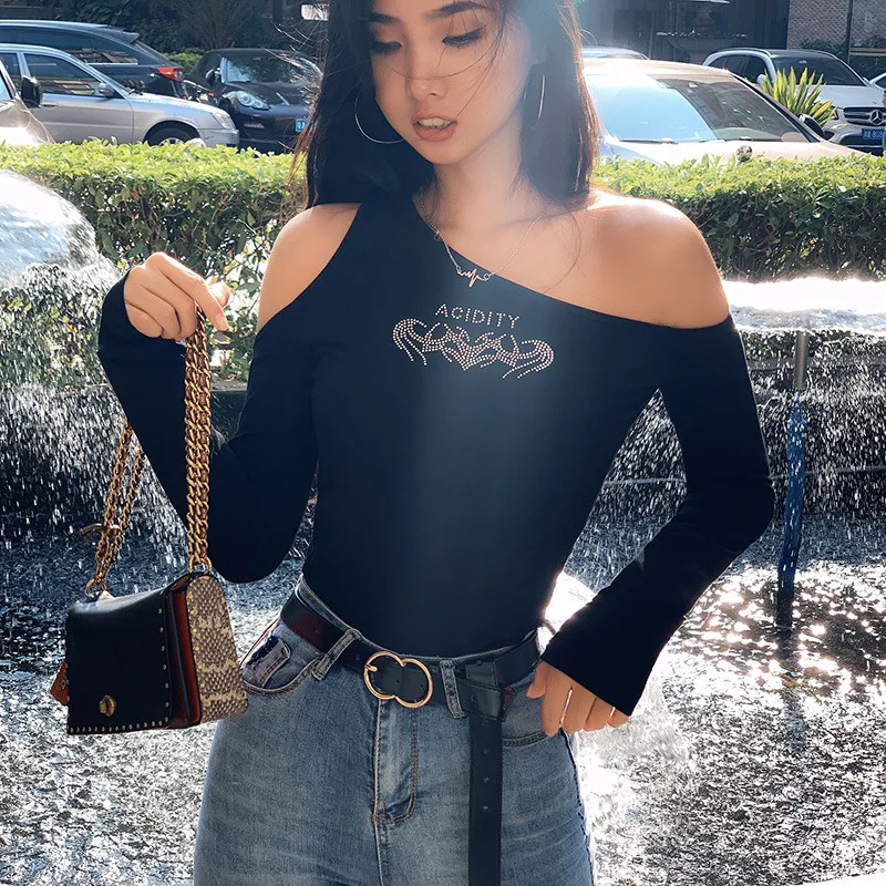 Женская зимняя футболка с длинным рукавом черная Асимметричная принтом со