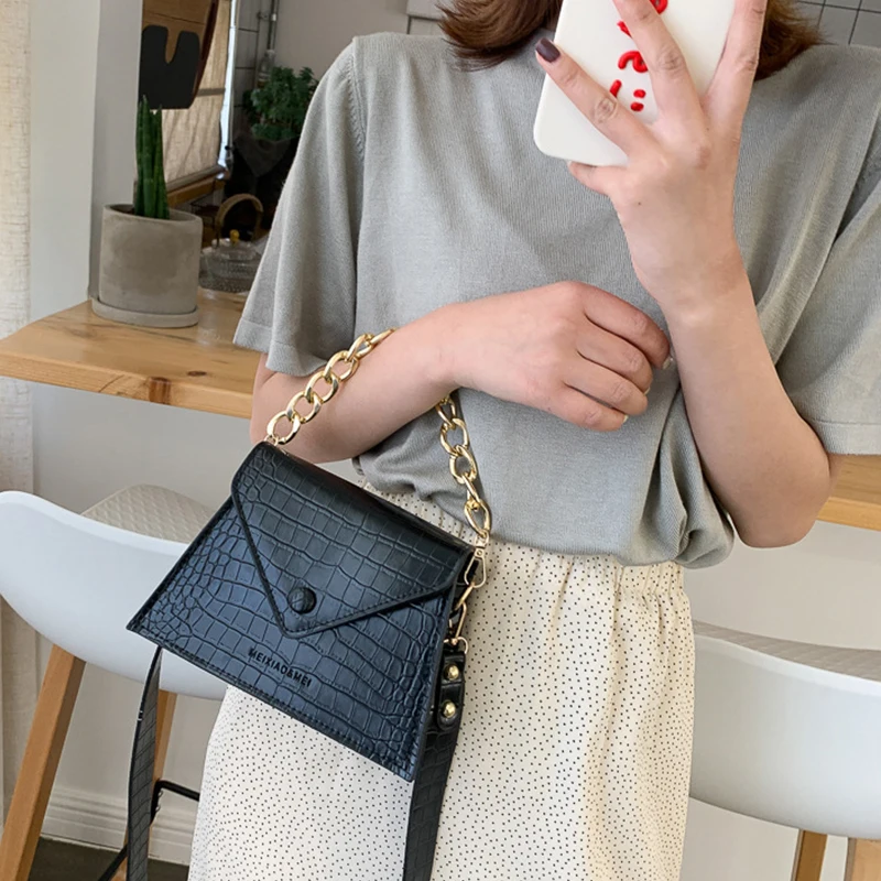 

Crocodile Pattern Chain Crossbody Bag For Women PU Leather Shoulder Bag Small Flap Bag Elegant Messenger Bag Designer Lady Purse