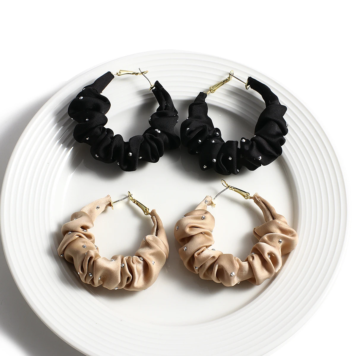 

Lifefontier 2021 Trendy Cloth Crystal Round Hoop Earrings For Women Korean Winter Geometric Party Earring Jewelry Wholesale