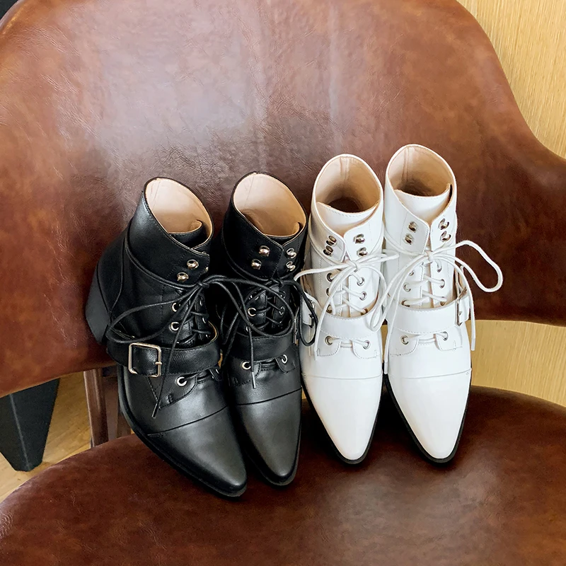 

Spring and autumn new 2020 leather thick heel lace-up motorcycle boots female handsome Martin boots pointed short boots X119