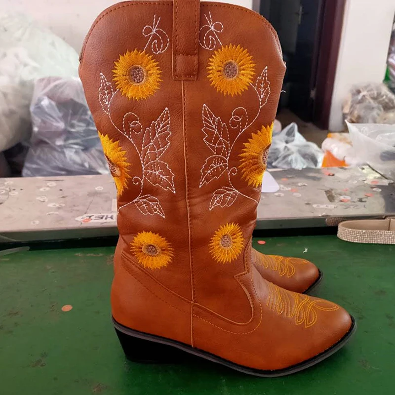 

OL Elegant Shoes Round Head Overshoes Fashion Boots 2020 Winter Women Boots Women Embroidered Leather Plus Size 35-43