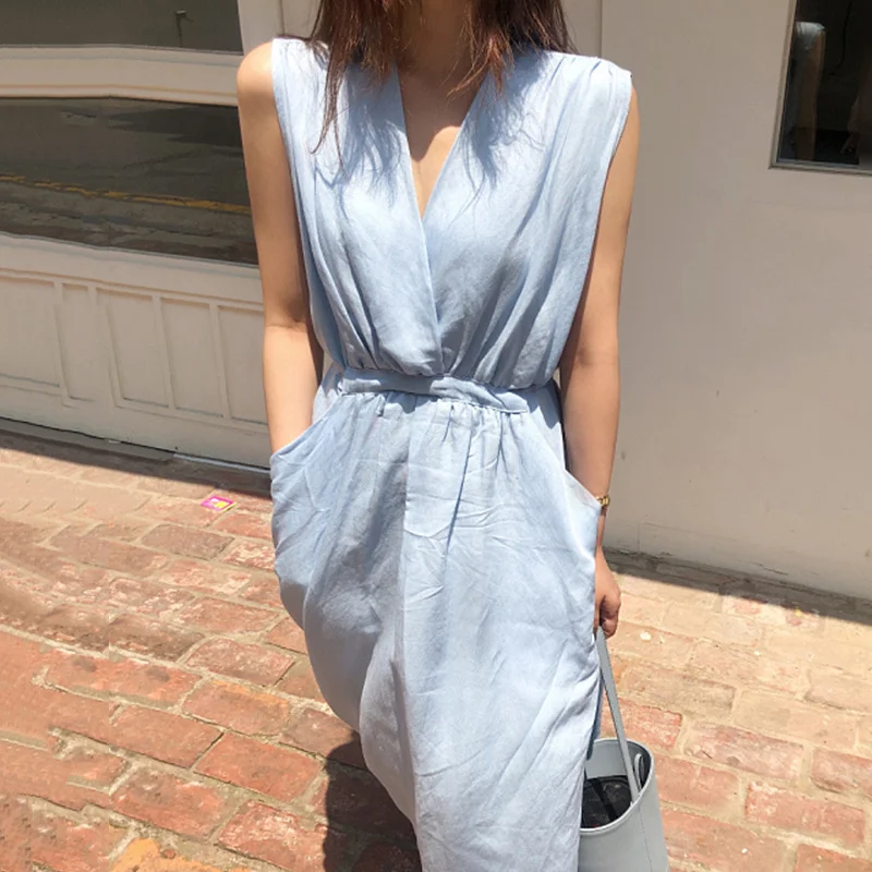 Корейское шикарное платье молочного цвета мягкое синее сексуальное с V-образным
