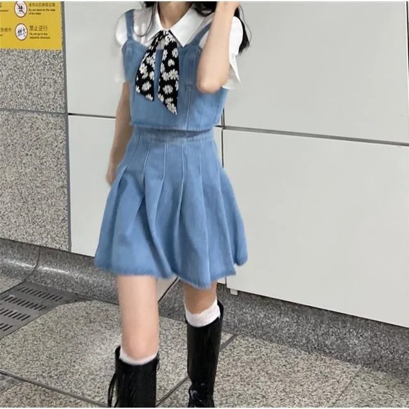 

[three-piece suit ]Short sleeve shirt + Korean vest sling + retro fried Street denim pleated short skirt