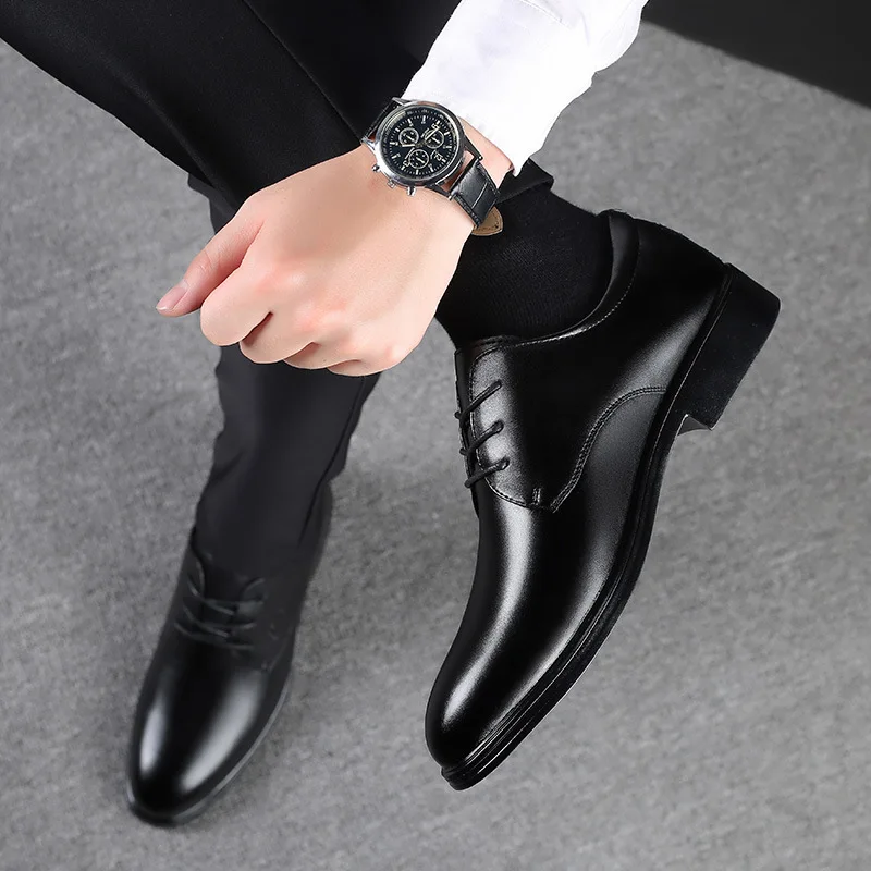 

2021 New Men Oxford Patent Leather Casual Shoes Brogue Lace Up Flats Male Casual Shoes Footwear Loafers Men Big Size 38-45