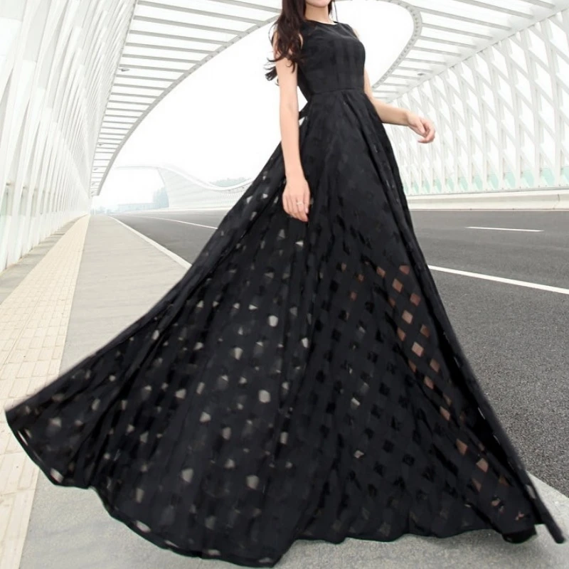 Женское длинное пляжное платье без рукавов черное или белое клетчатое макси в