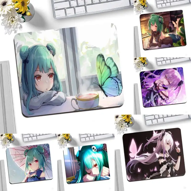 

Uruha Rushia girl laptop Gaming mouse pad Desktop Mousepad writing Small Mouse mat 25X20CM Keyboard Mat for Lolicon Anime Fan
