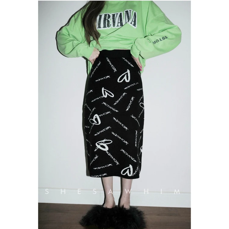 

Осенне-зимнее вязаное платье Yangelo для девочек, прямая юбка с завышенной талией и надписью Love, женская готическая длинная юбка, одежда из сказ...