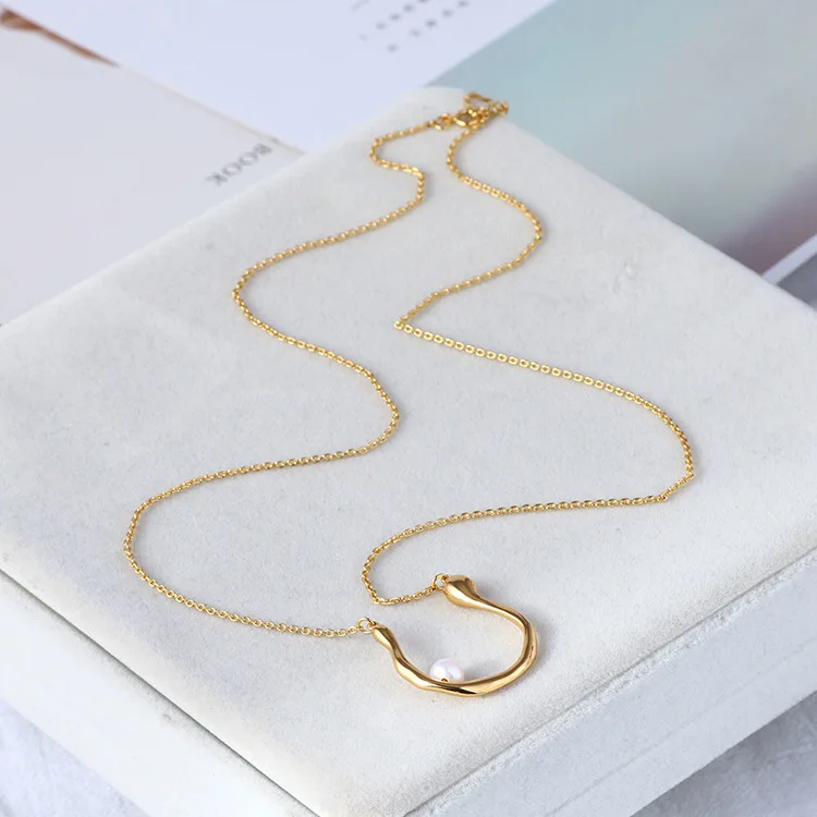 

Letter U Shape with Pearl Women Pendant Necklace New Vintage Gold Color Luxury Brand Necklace Jewelry Coat Necklace for Girls