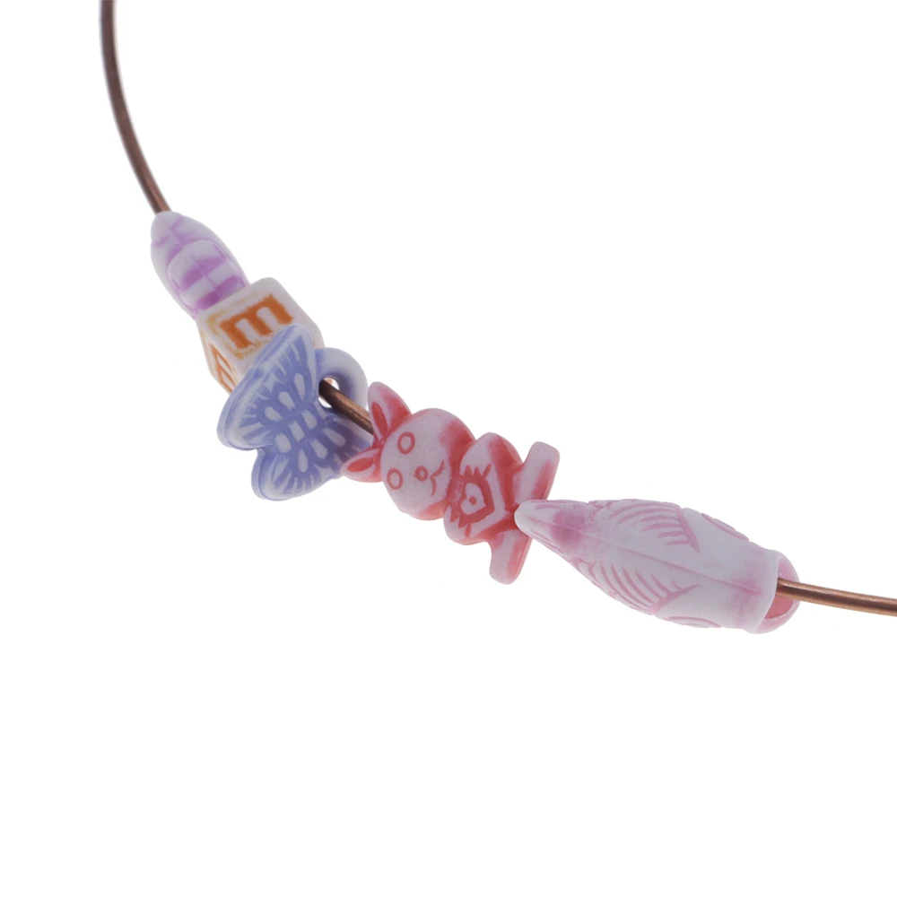 

Colourful necklace DIY made of different types of 3+ acrylic loose beads to enhance baby's ability