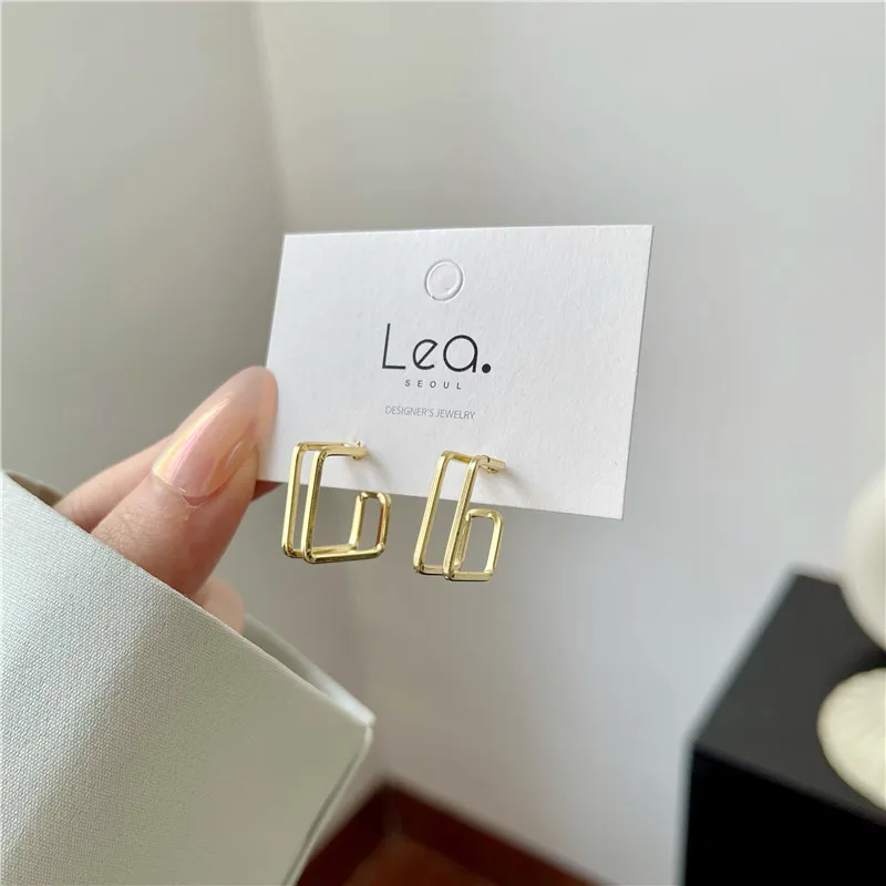 

YANGLIUJIA Metal Hollow Square Earrings Hip-hop Punk Geometry Retro Earring Girls Birthday Party Wedding Accessories 2021