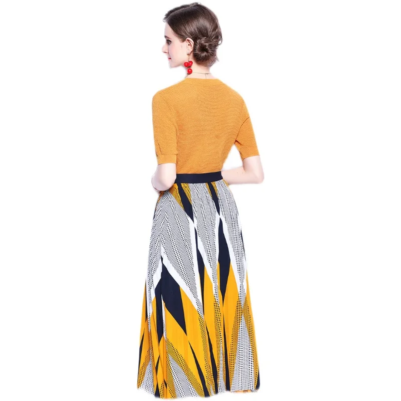 

Women Summer Designer Elegant Two Piece Sets High Quality Female Fashion Short Sleeve Knit Top + Geometry Printing Skirt Sets