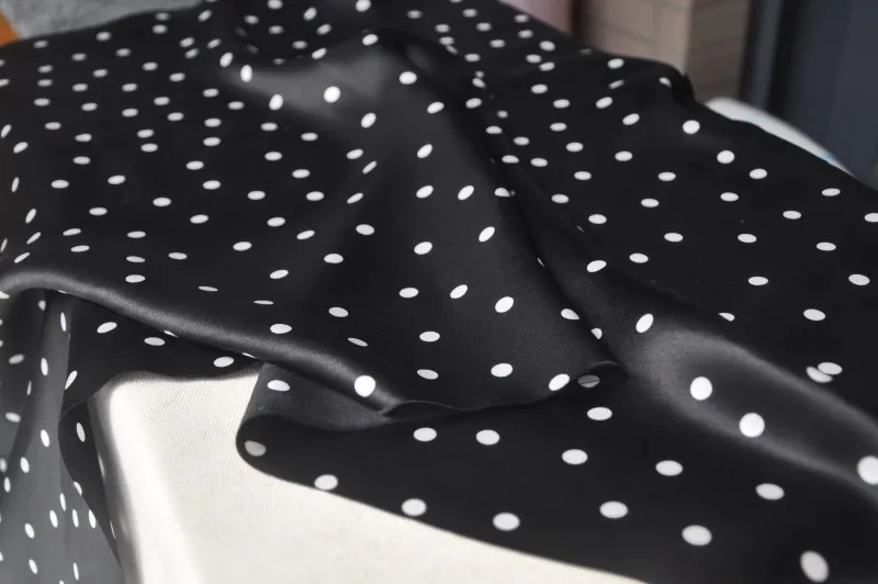 Бесплатная доставка натуральный шелк черный с белыми пятнами креп-атласная