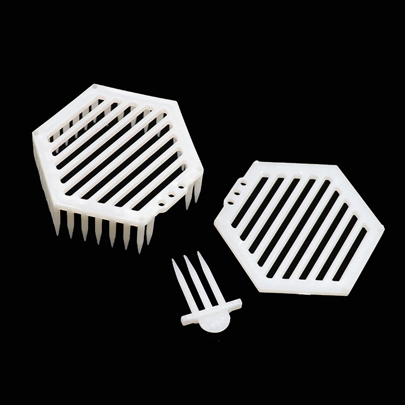 

5Pcs Beekeeping Plastic Bee Cages Needle Type Hexagon Cage Cell Room Queen Rearing New Bees Tools Apiculture Equipments