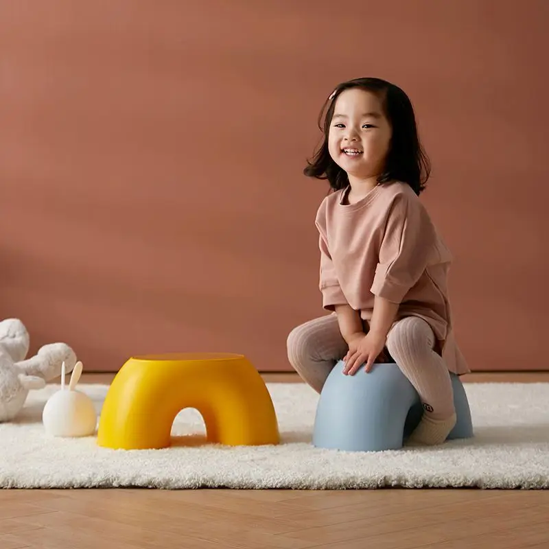 

2021 Оригинальный Дизайн Радужный табурет простой милый веселый круглый маленький Домашний Детский табурет нескользящий Безопасный и прочн...