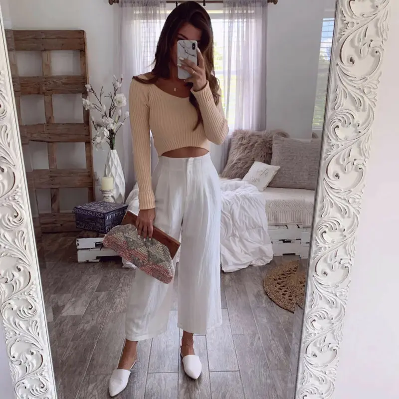 Женский вязаный свитер офисный винтажный пуловер бежевого цвета с v-образным