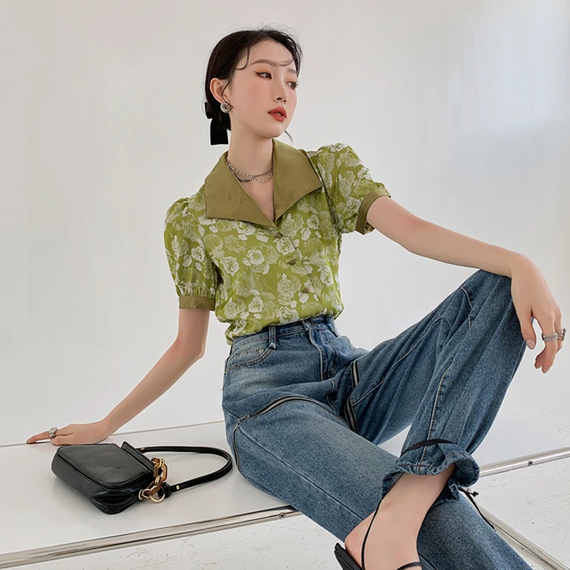 

OUMEA Women Summer Green Satin Jacquard Tops Short Sleeve Buttons Front Shirts Retro Floral Crop Tops