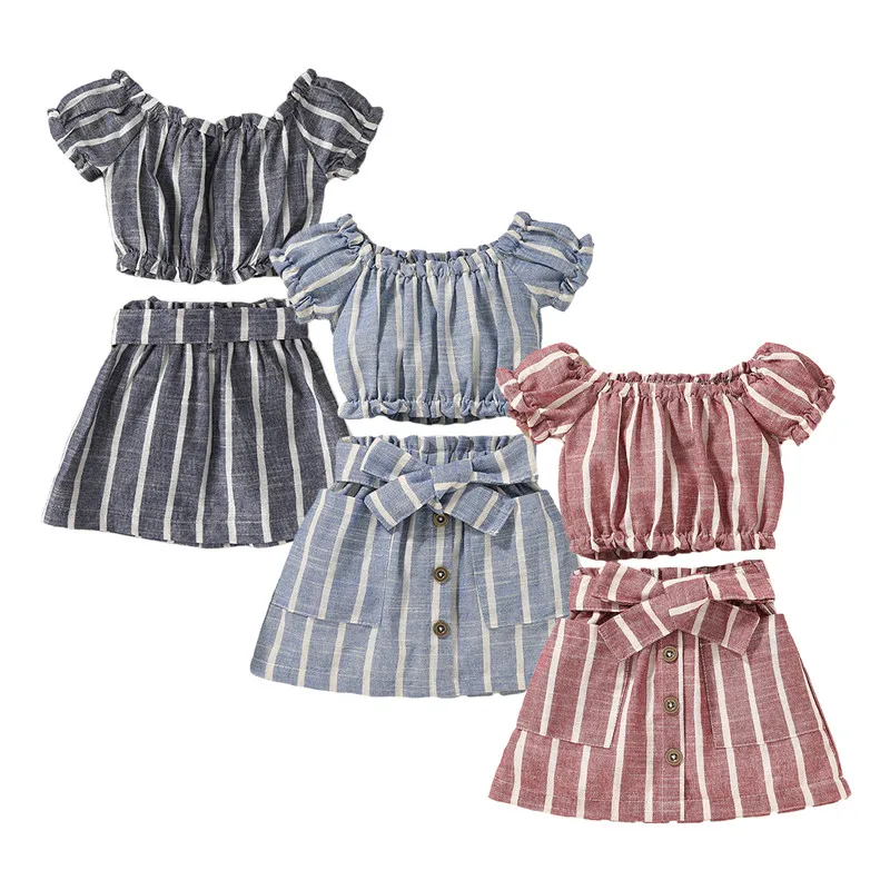 

Для детей, на лето на каждый день комплект из 2 частей: футболка с короткими рукавами и штаны, футболка + мини-юбка с поясом с повязкой для дето...