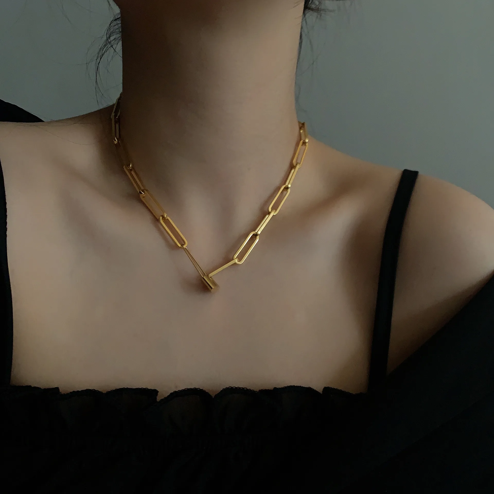 

2020 Vintage Women Necklace Punk Metal padlock Chokers Necklaces for Women Goth Jewelry Pin Lock Pendant Necklace Chain Necklace