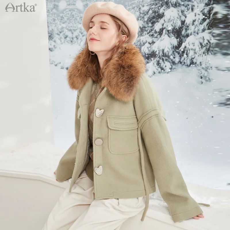 

Женское шерстяное пальто со съемным мехом енота на воротнике