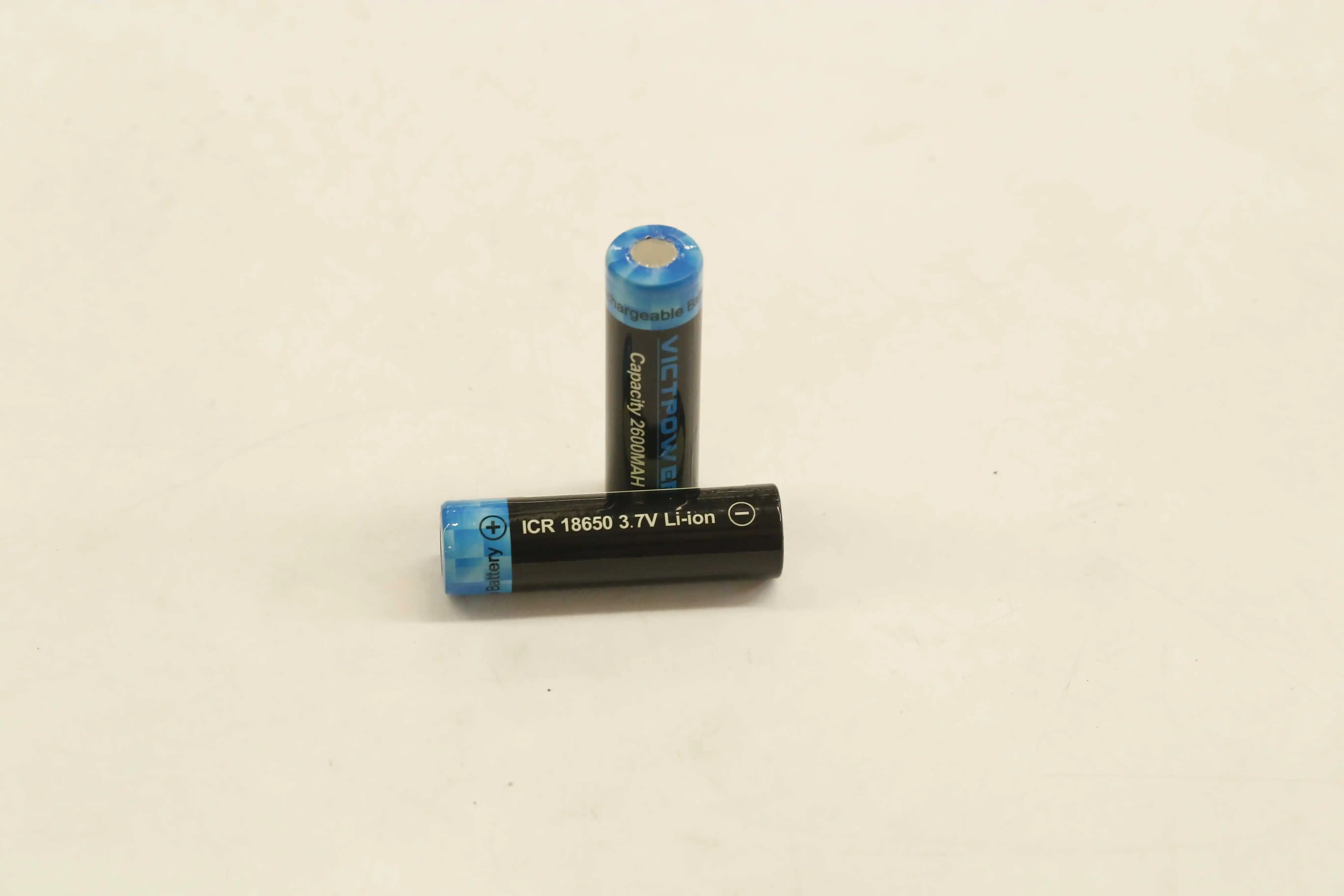 2 шт высокой емкости 3,7 V 18650 2600mah перезаряжаемые литий-ионные батареи для светодиодный фонарик налобный фонарь