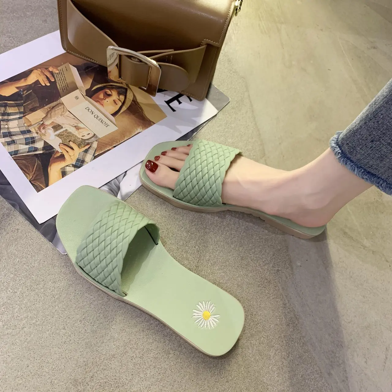 

Korean style simple slippers women summer comfortable sandals and slippers beach outdoor wear flat-bottomed slippers