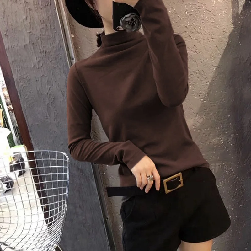 Женская бархатная куртка с длинным рукавом и полувысоким воротником на осень