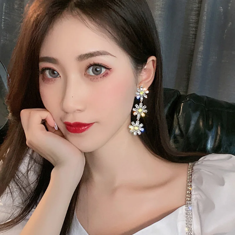 

Small Fresh Yellow Crystal Petals Tassels Long Ladies Earrings Elegant Sweet Party Pendant Jewelry Girlfriend Gifts