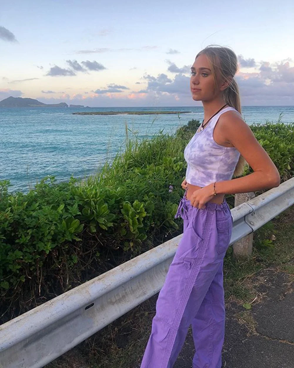 Трикотажный жилет с круглым вырезом и принтом граффити|Майки| |