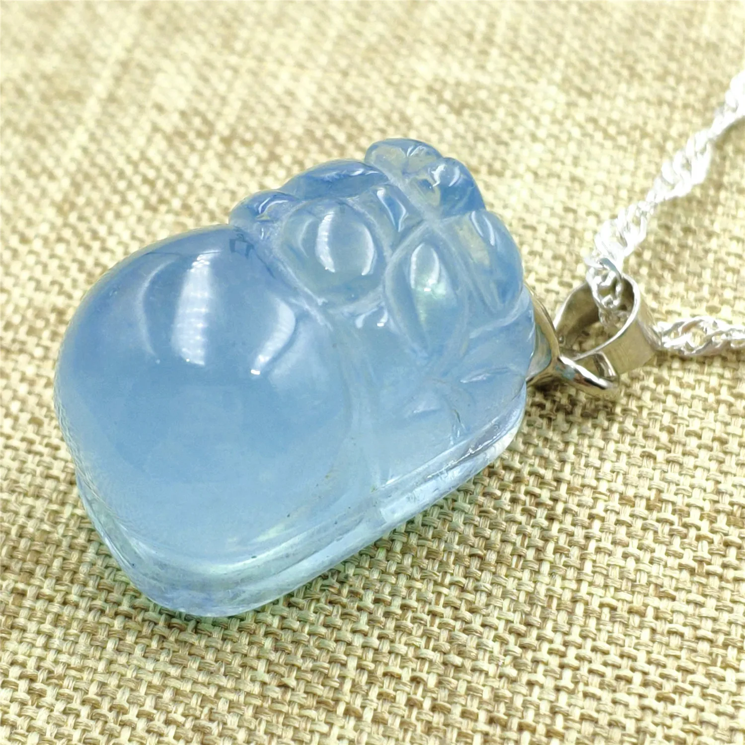 

Natural Blue Aquamarine Pi Xiu Carved Pendant 20x13x13mm From Brazil Women Men Fashion Stone Jewelry Necklace AAAAA