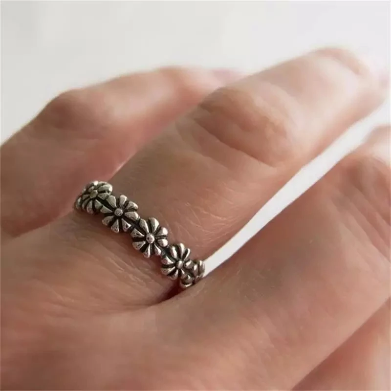 

Fashion All Match Silver Color Daisy Shape Women Rings Exquisite Flower Pattern Ring Prom Party Jewelry